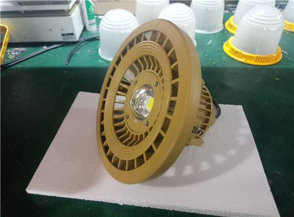 LED防爆泛光燈60W石油石化防爆平臺燈BFC8180B