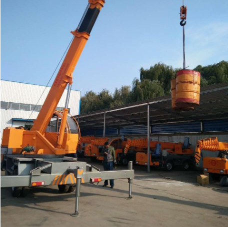 濟寧吊車6噸小吊車495發動機 無尾配重鐵變形伸縮吊車 汽車吊