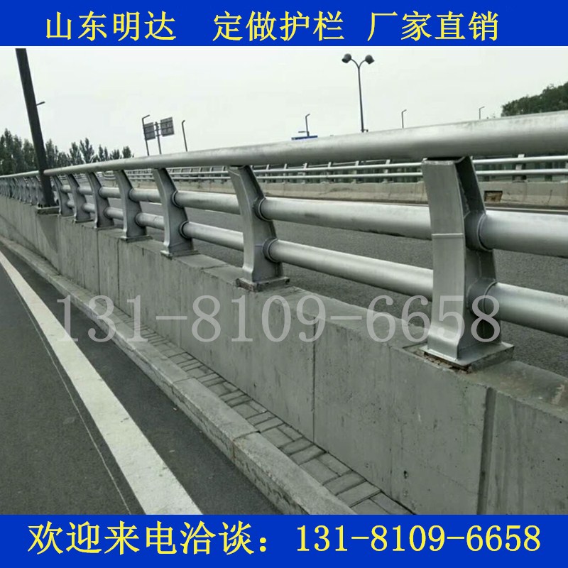 Q235材質橋梁防撞護欄廠家 訂制生產防撞欄桿加工廠