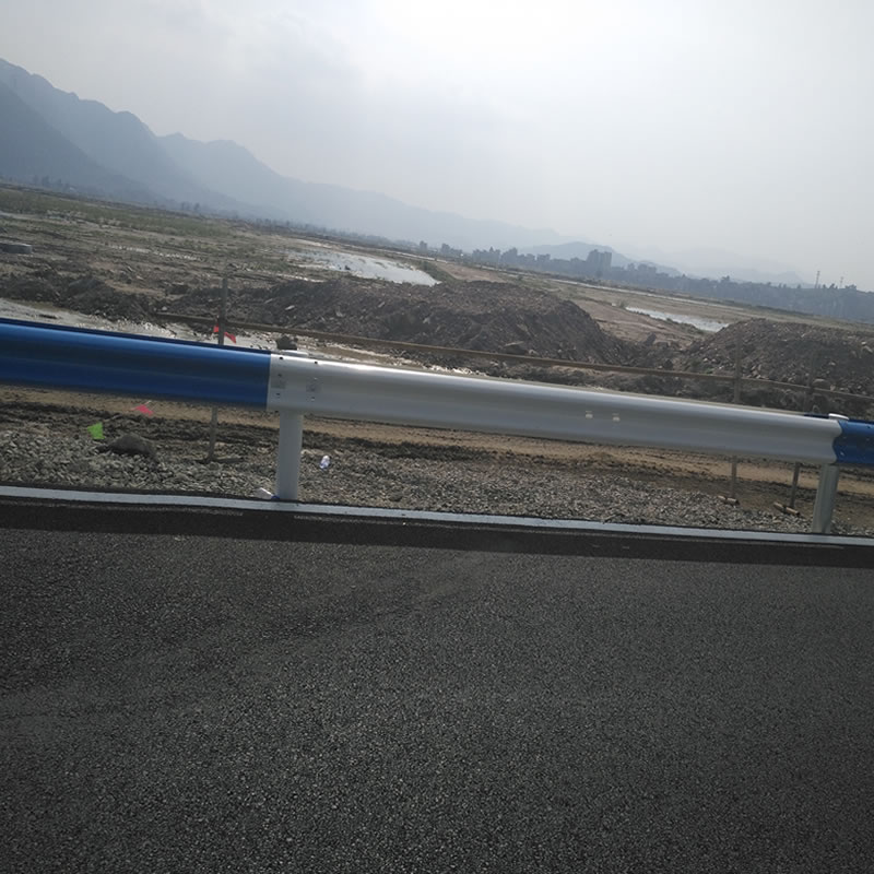 福建寧德南平鄉村公路波形護欄安保工程專車發貨中