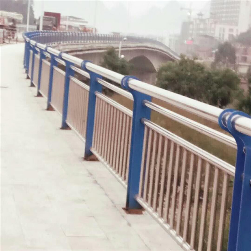 橋梁立柱 橋梁護(hù)欄 不銹鋼復(fù)合管噴塑橋梁防護(hù)欄 橋梁防撞護(hù)欄