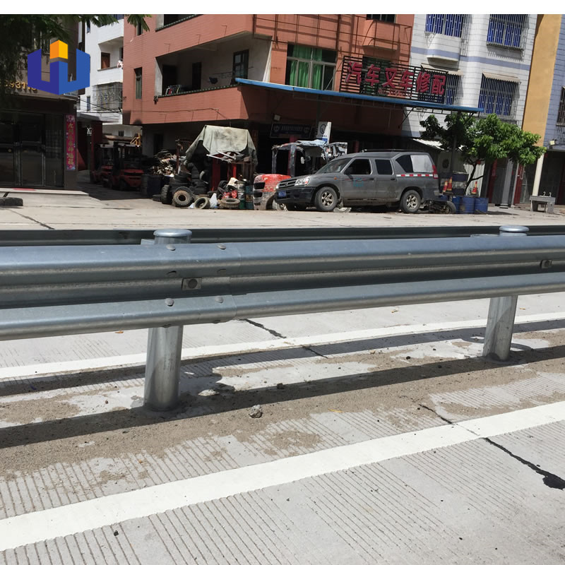 湖北黃岡噴塑綠色波形護欄 三波防撞護欄板立柱