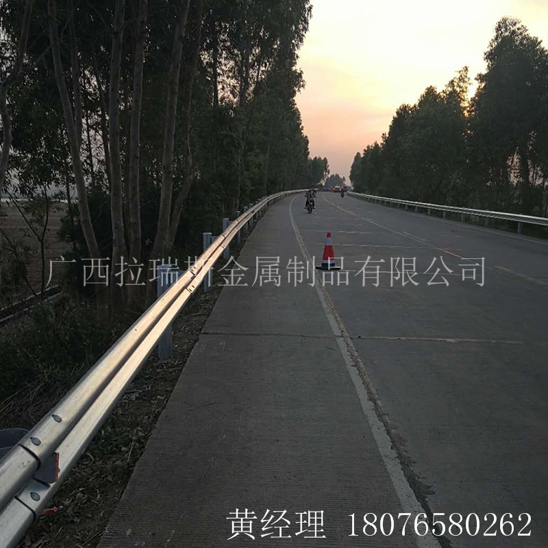 海南鄉(xiāng)村公路護欄 鄉(xiāng)道護欄 波形護欄廠家熱賣