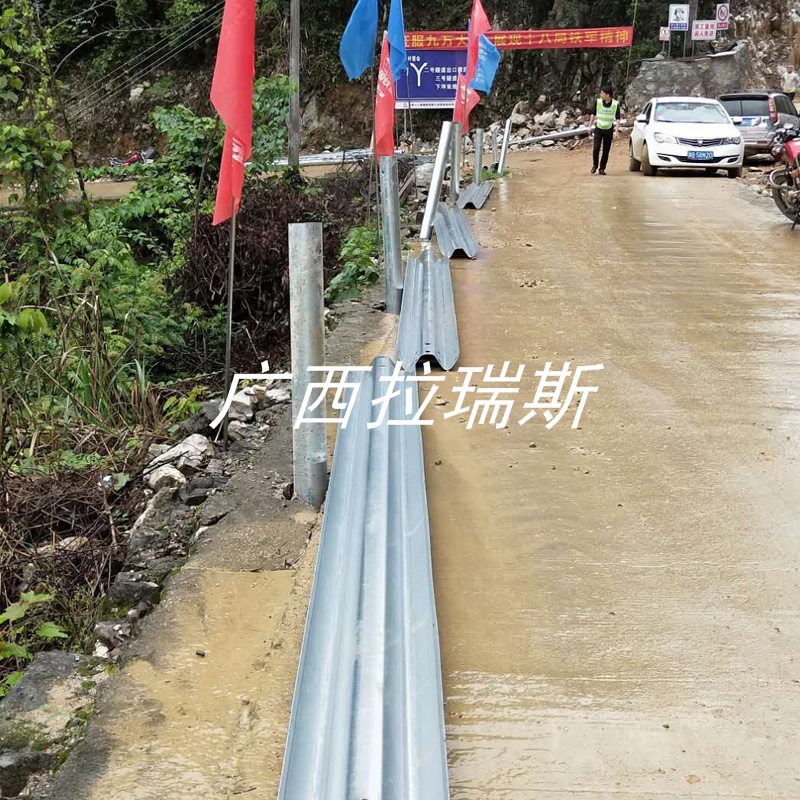 福建鍍鋅護欄 噴塑護欄 波形護欄多少錢一米