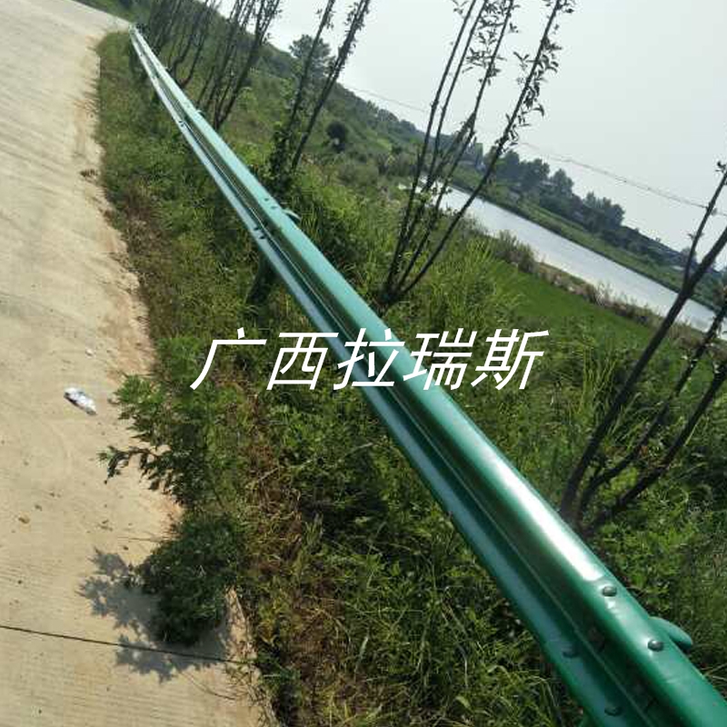 廣東鄉(xiāng)鎮(zhèn)公路護欄 縣道波形護欄價格 波形護欄多少錢一米
