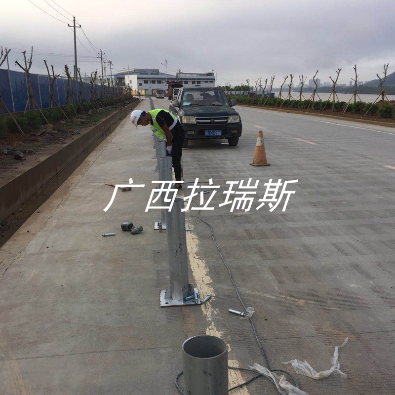 廣東波形護欄價格 公路護欄廠家直銷【支持定做帶安裝】
