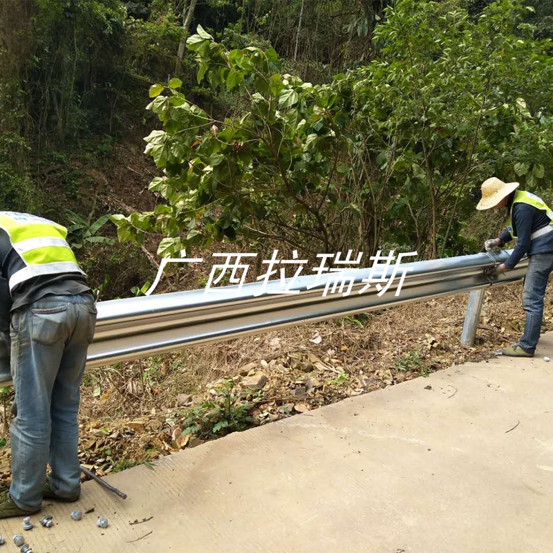 福建高速公路護欄 中央分隔帶護欄 波形護欄廠家提供
