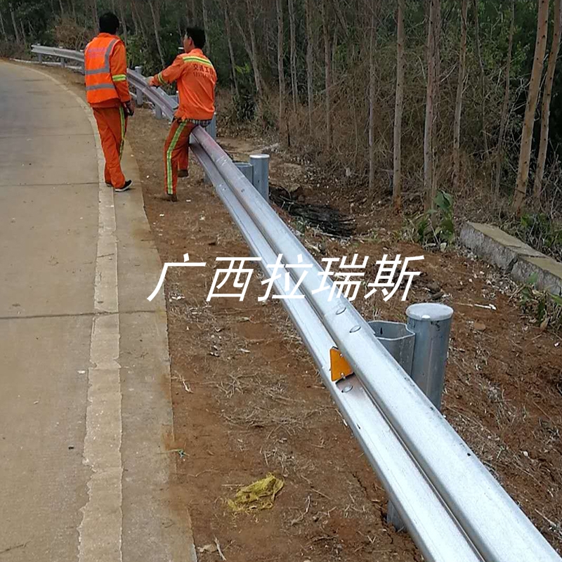 福建鄉(xiāng)鎮(zhèn)公路護欄 山路防撞護欄 護欄廠家直銷價格