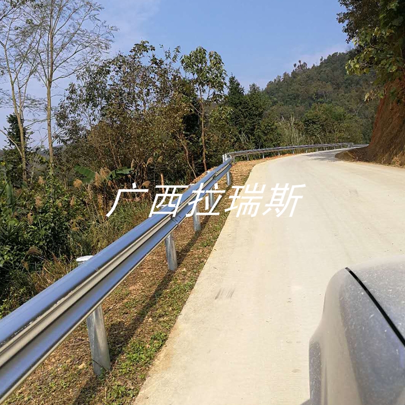 云南波形護欄 防撞護欄廠家提供