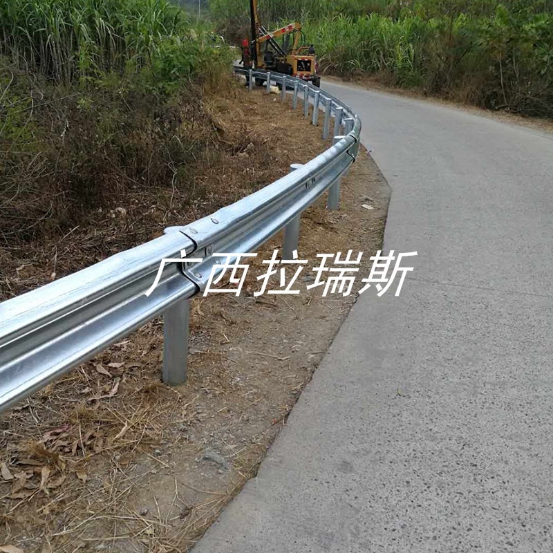 云南公路護欄 波形防撞護欄 中央分隔帶護欄 廠家直銷