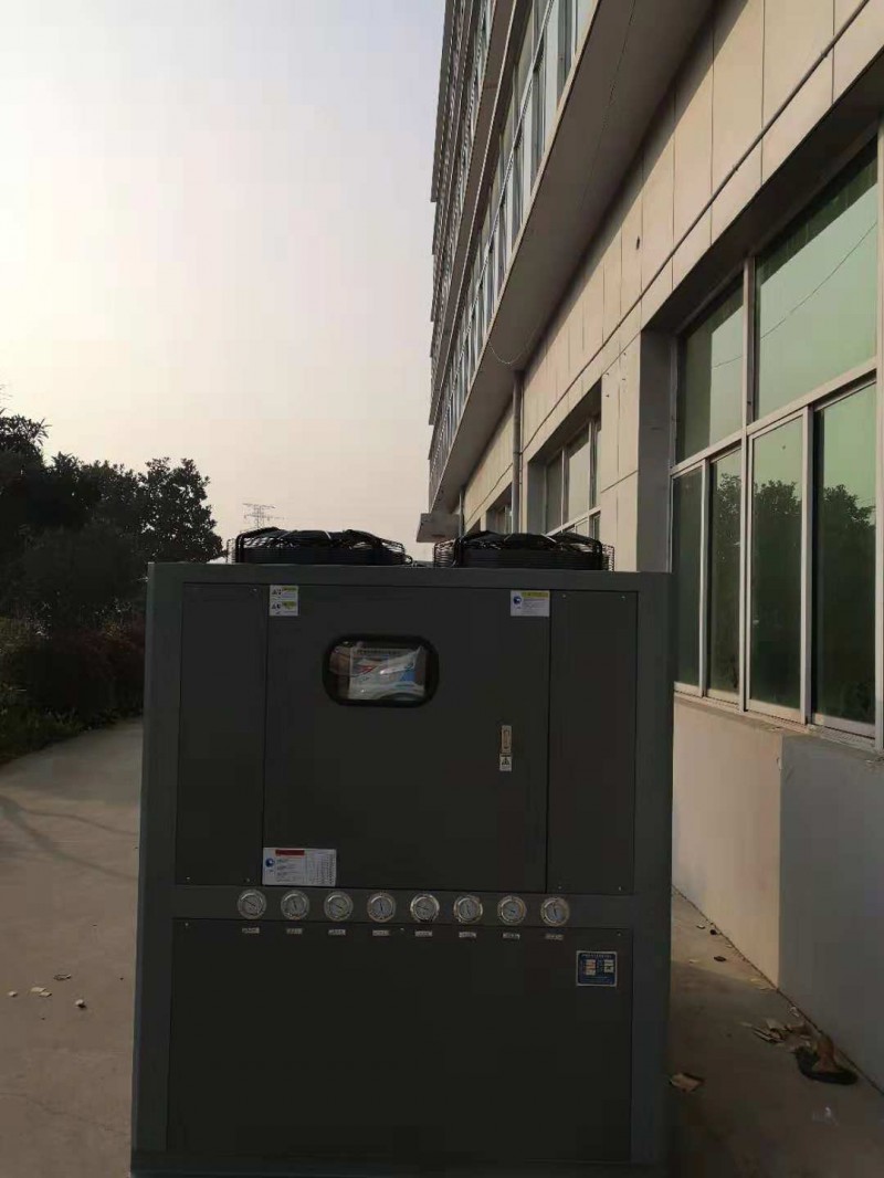 山東廠家供應(yīng)冷水循環(huán)冷凍機組 螺桿式冷水機