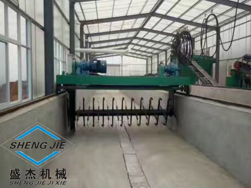 大型行走有機(jī)肥翻堆機(jī)價(jià)格實(shí)惠