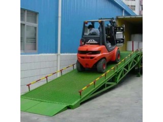 登車橋，全自行升降機，曲臂式升降機，導軌式升降機廠家直銷