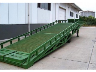 登車橋，全自行升降機，曲臂式升降機，導軌式升降機廠家直銷