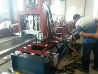 廠家直銷 CZ型鋼機(jī)械設(shè)備一鍵換型 全自動CZ型成型機(jī)器
