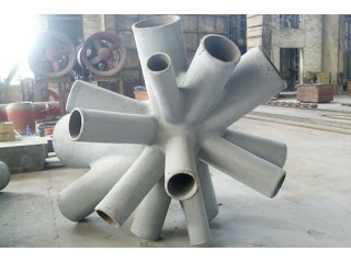 支撐鋼桁架屋頂的鑄鋼節點