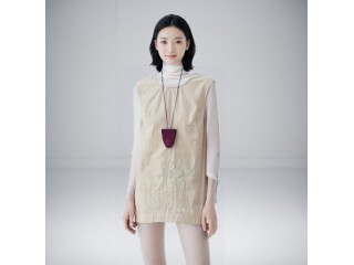 溫碧霞自創IRENENA服裝無袖收腰韓系小上衣